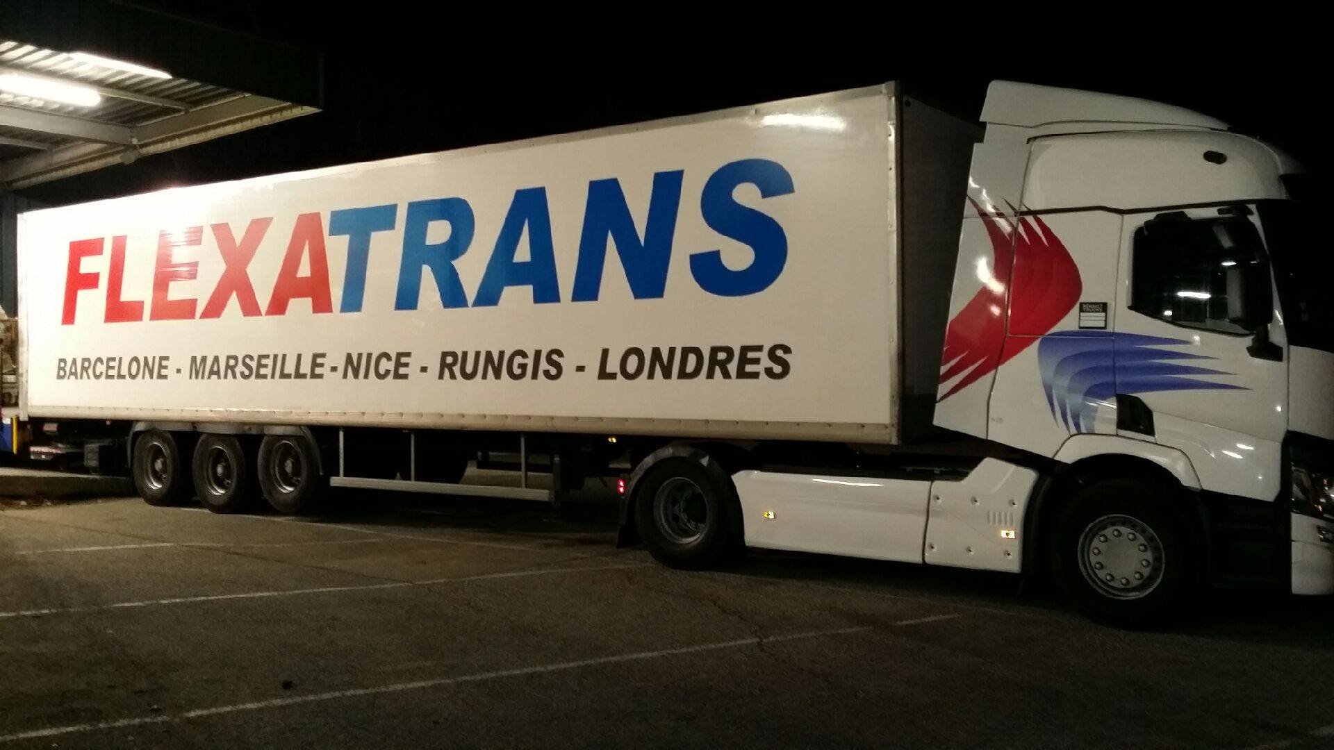 Camion complet pour vos volumes à transporter en région parisienne